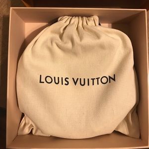 Louis Vuitton reversible belt